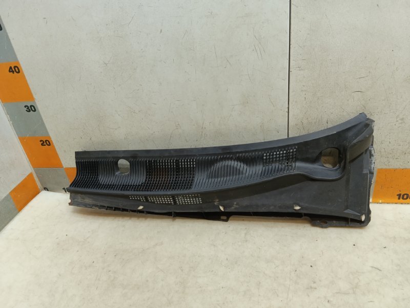 Планка под лобовое стекло