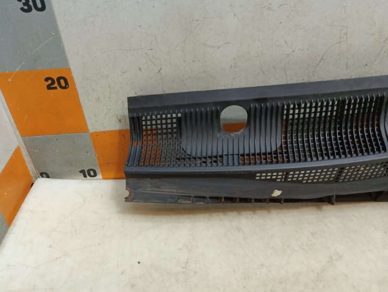 Планка под лобовое стекло