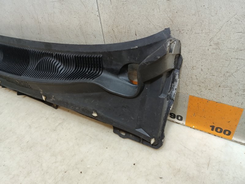 Планка под лобовое стекло