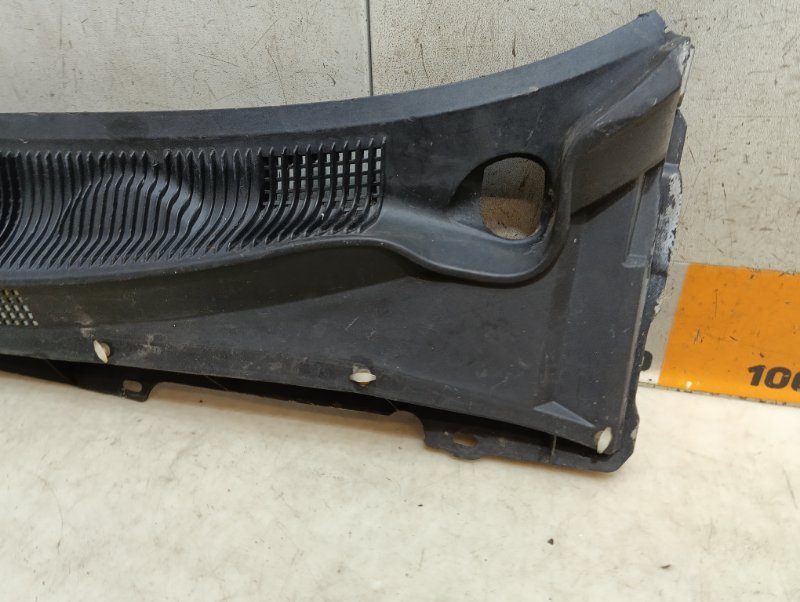 Планка под лобовое стекло