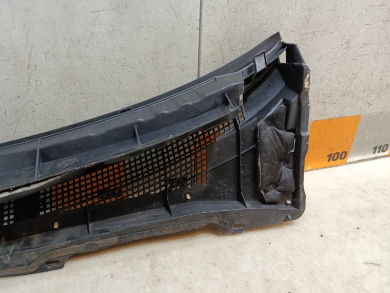 Планка под лобовое стекло