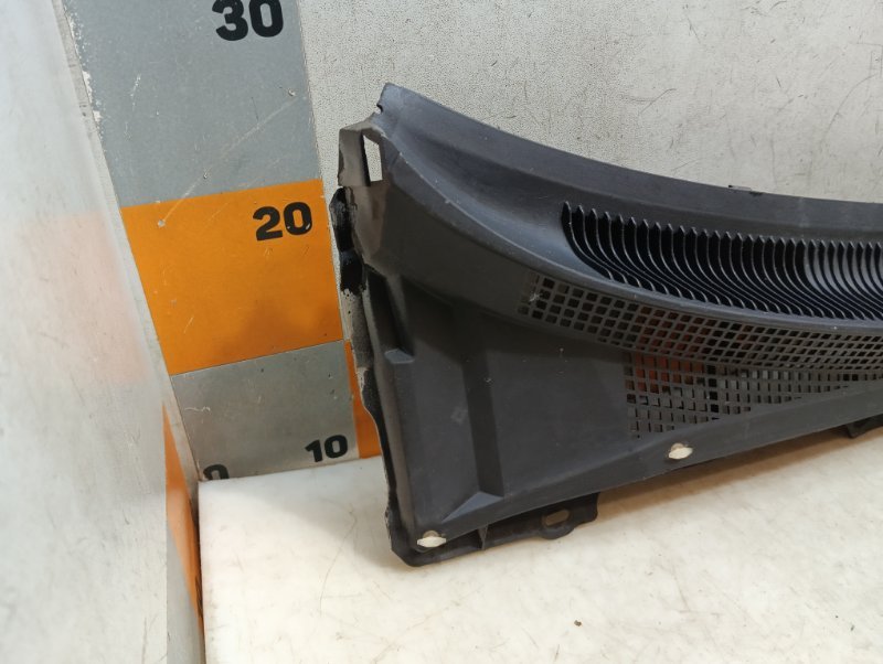 Планка под лобовое стекло