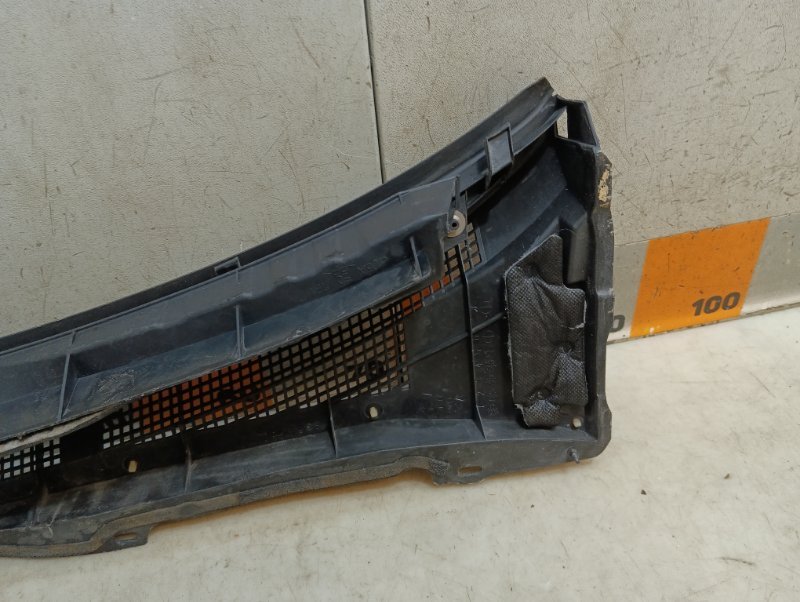 Планка под лобовое стекло