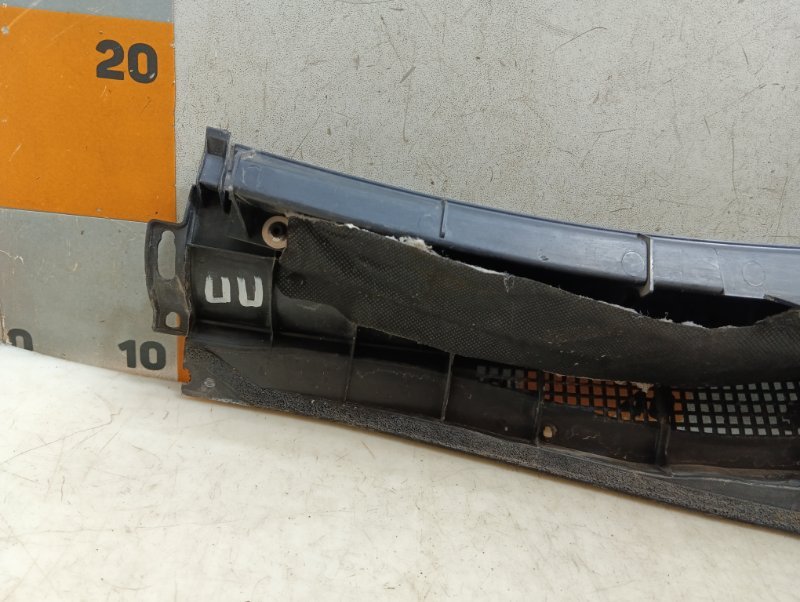 Планка под лобовое стекло