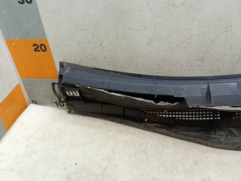 Планка под лобовое стекло