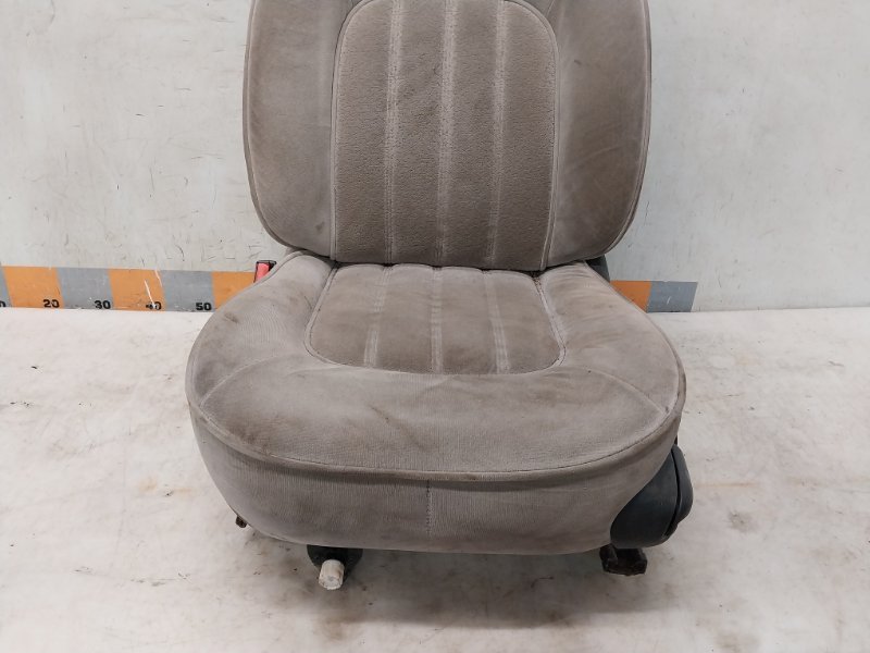 Сиденье переднее левое