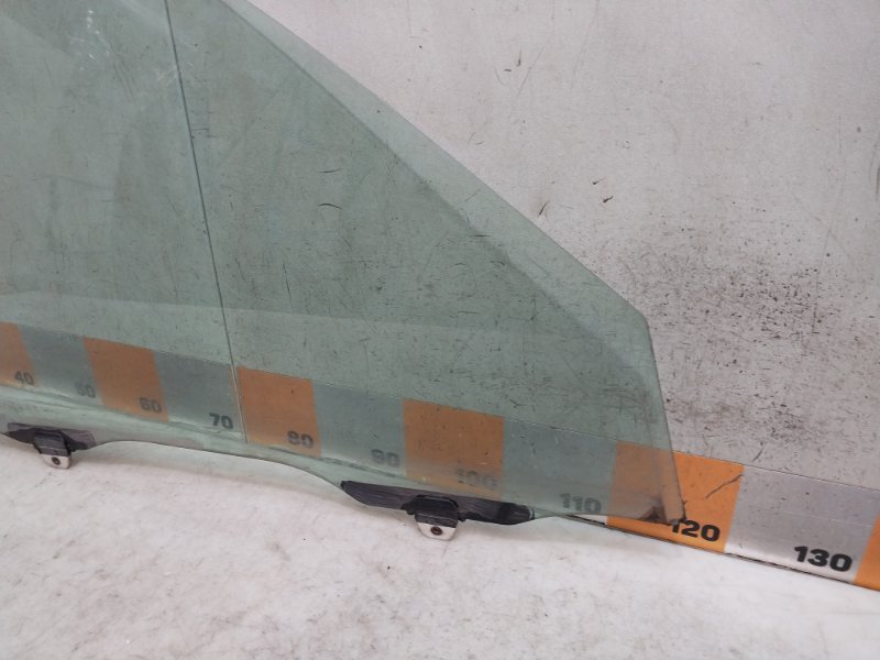 Стекло двери передней правой