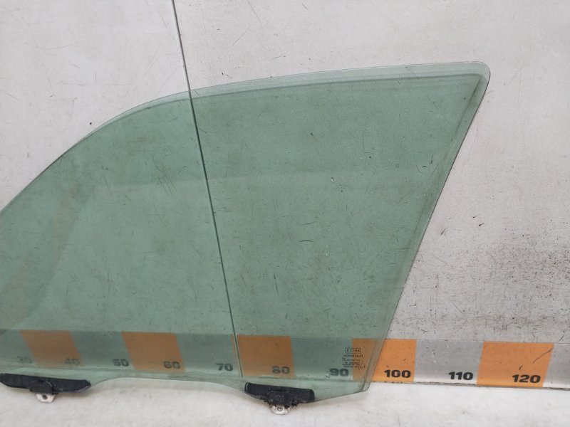 Стекло двери передней правой