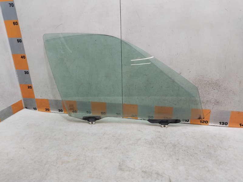 Стекло двери передней правой