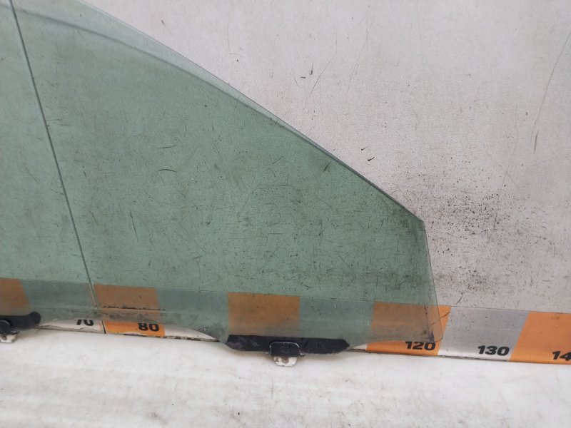 Стекло двери передней левой