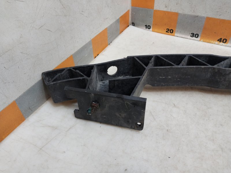 Усилитель переднего бампера