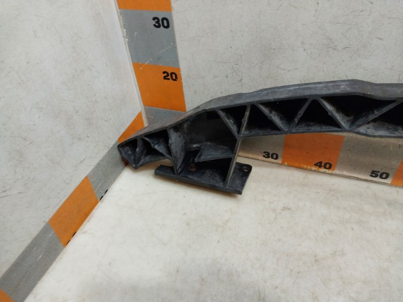 Усилитель переднего бампера