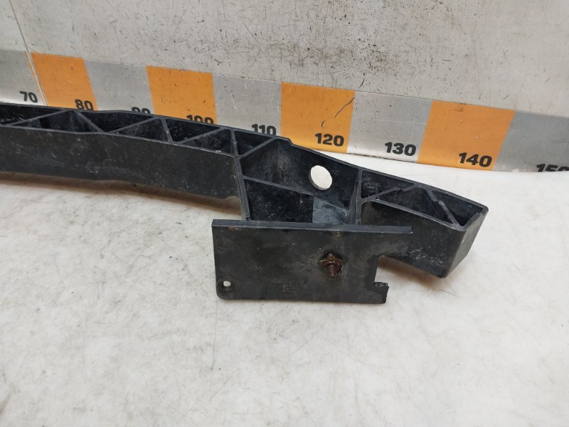 Усилитель переднего бампера