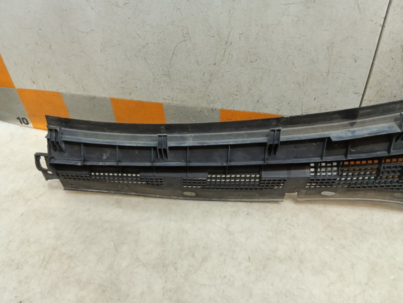 Планка под лобовое стекло