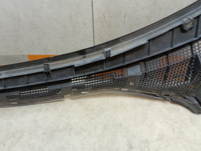 Планка под лобовое стекло