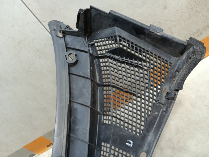 Планка под лобовое стекло