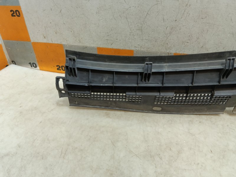 Планка под лобовое стекло