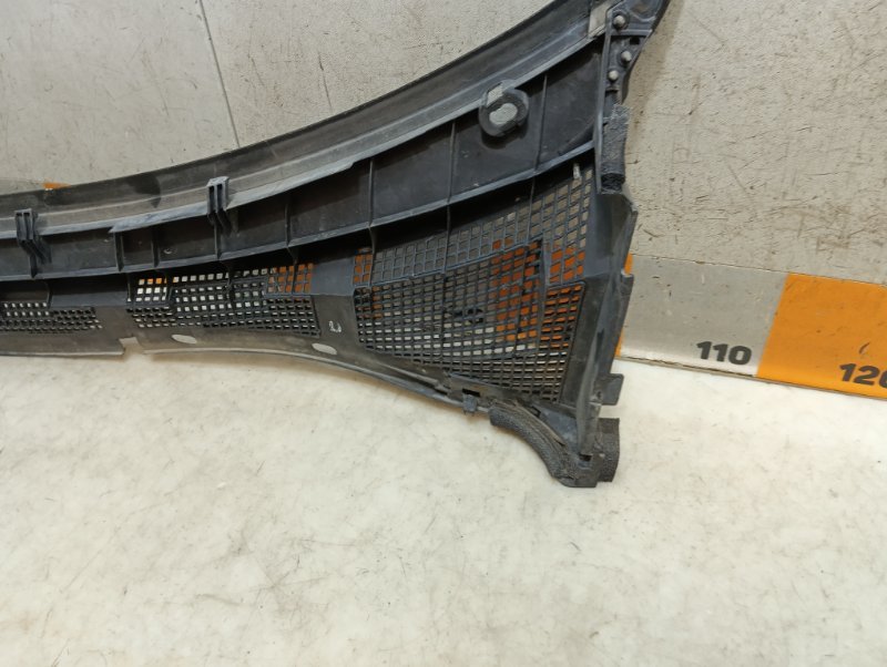 Планка под лобовое стекло