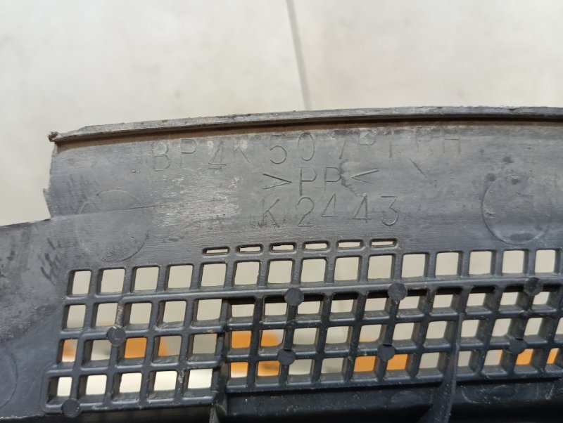 Планка под лобовое стекло