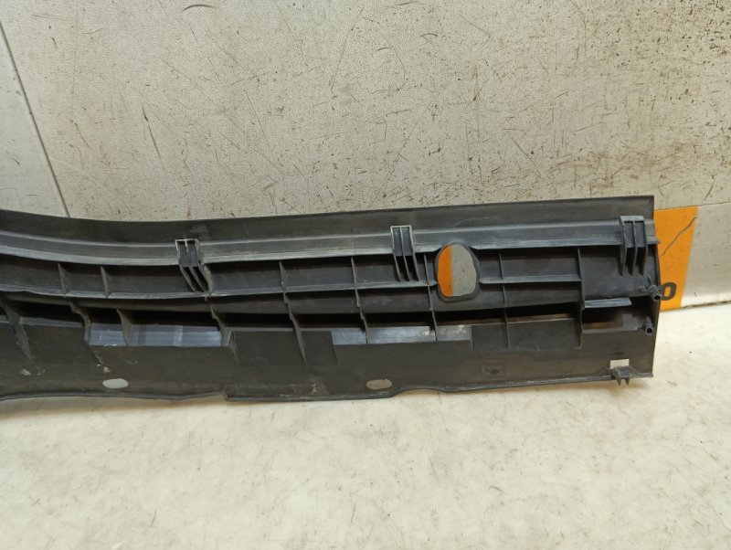 Планка под лобовое стекло