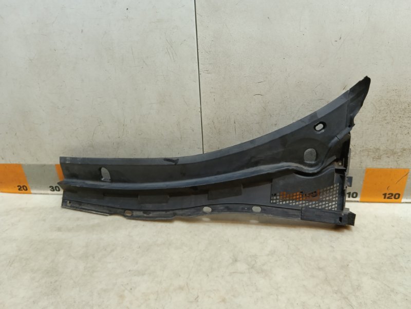 Планка под лобовое стекло