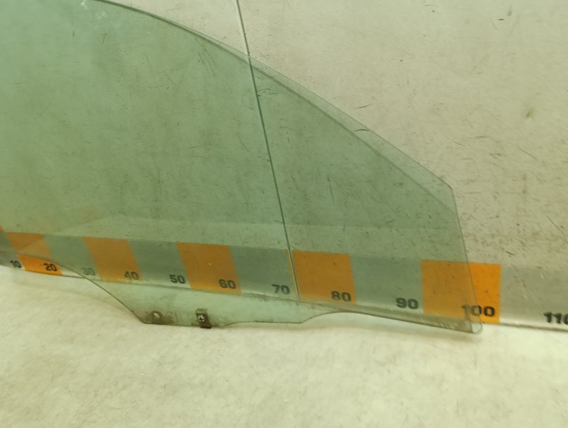 Стекло двери передней правой