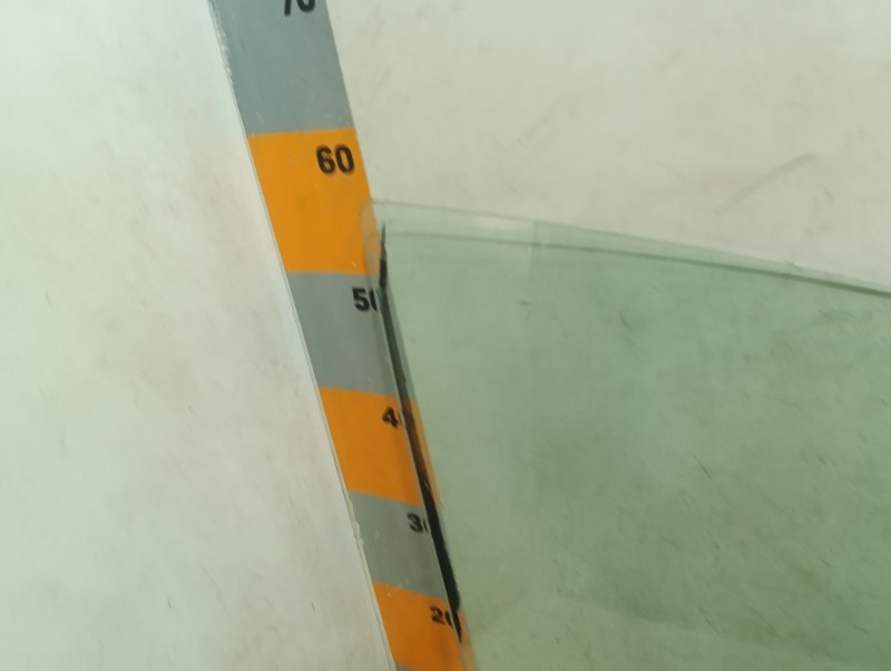 Стекло двери передней правой