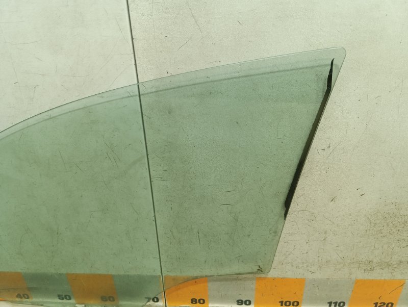 Стекло двери передней правой