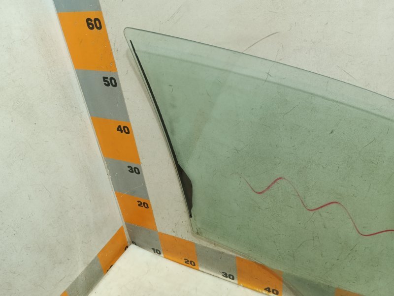 Стекло двери передней левой