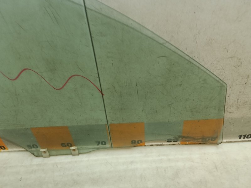 Стекло двери передней левой