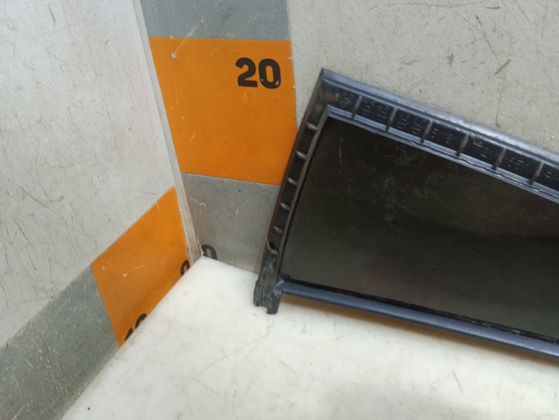 Стекло двери задней правой