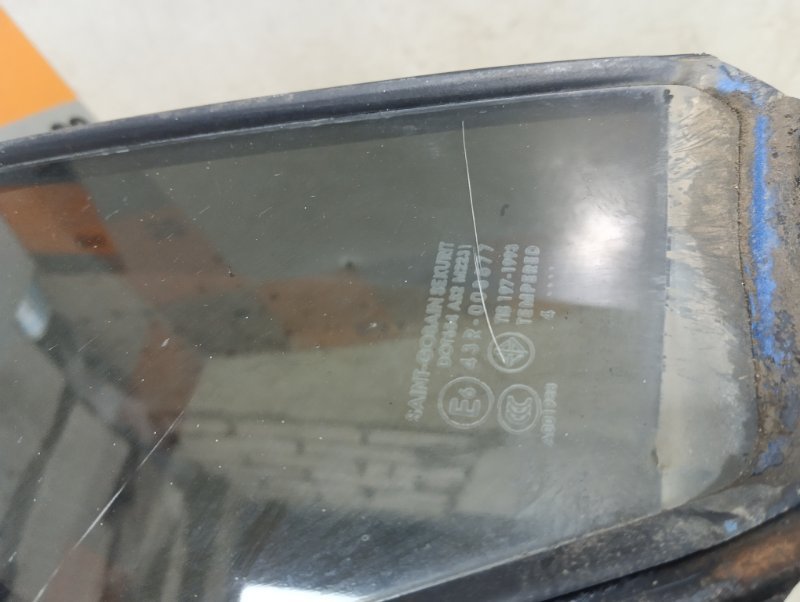 Стекло двери задней правой