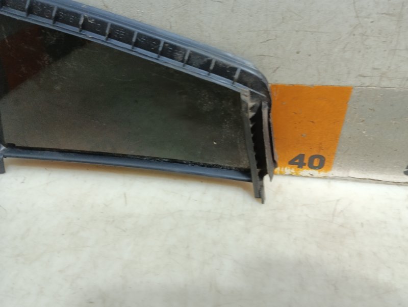 Стекло двери задней правой