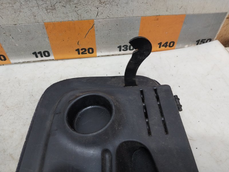 Крышка бардачка