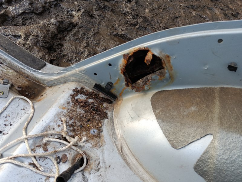 Крыло заднее правое