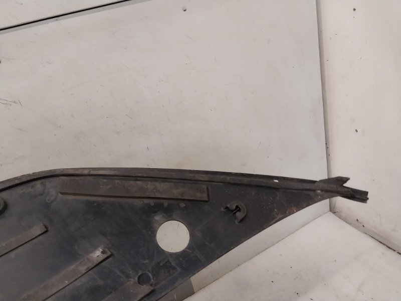 Решетка стеклоочистителей (Жабо)