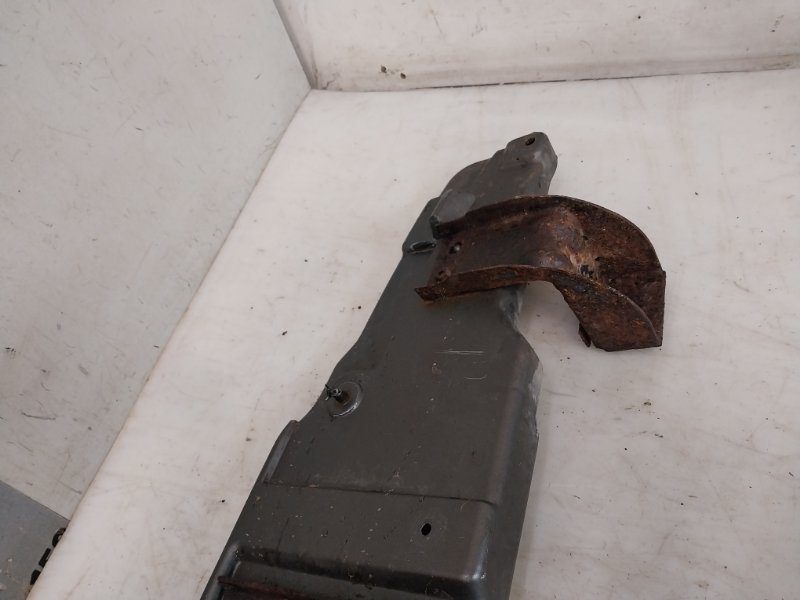 Подножка левая