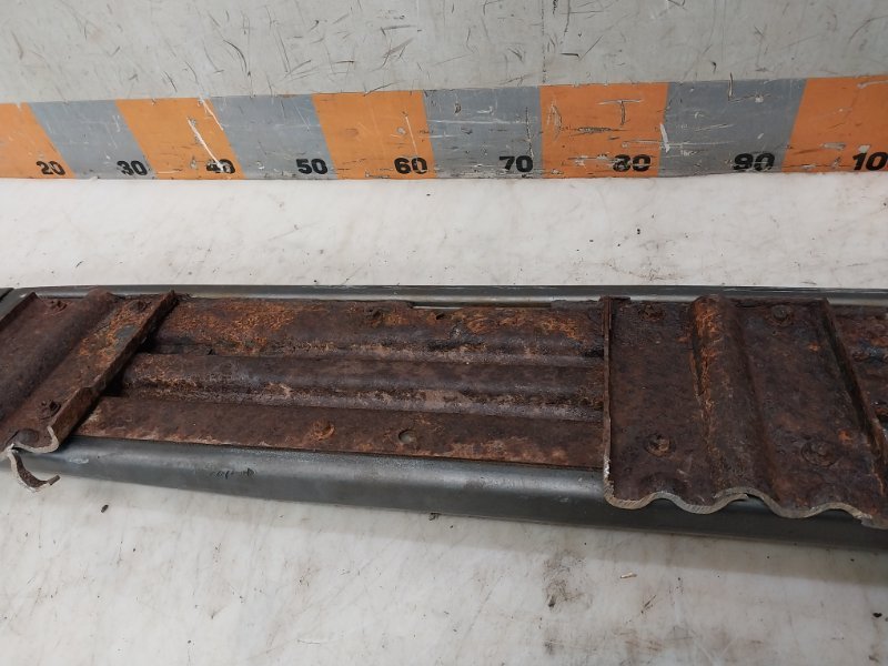 Подножка левая