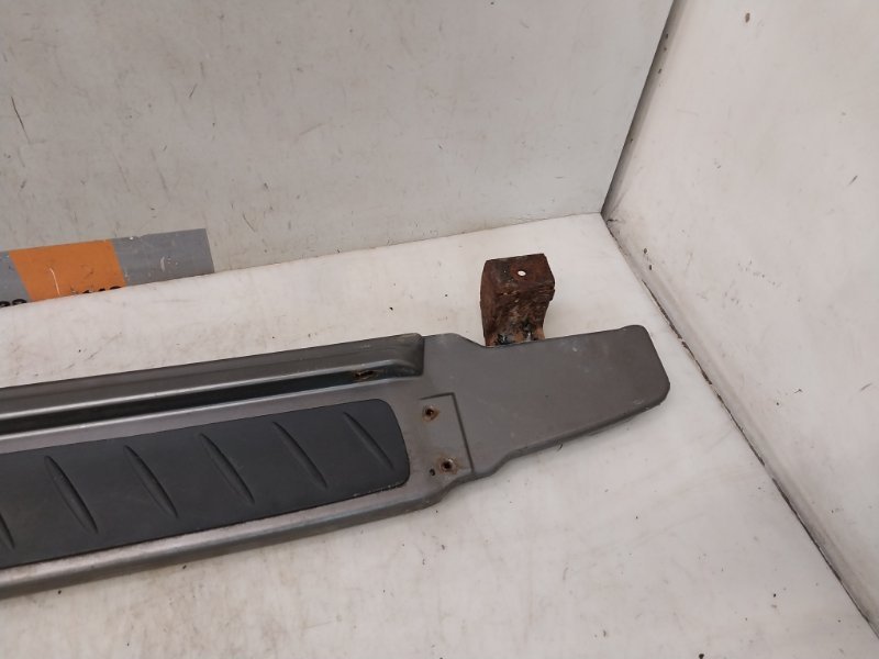 Подножка левая