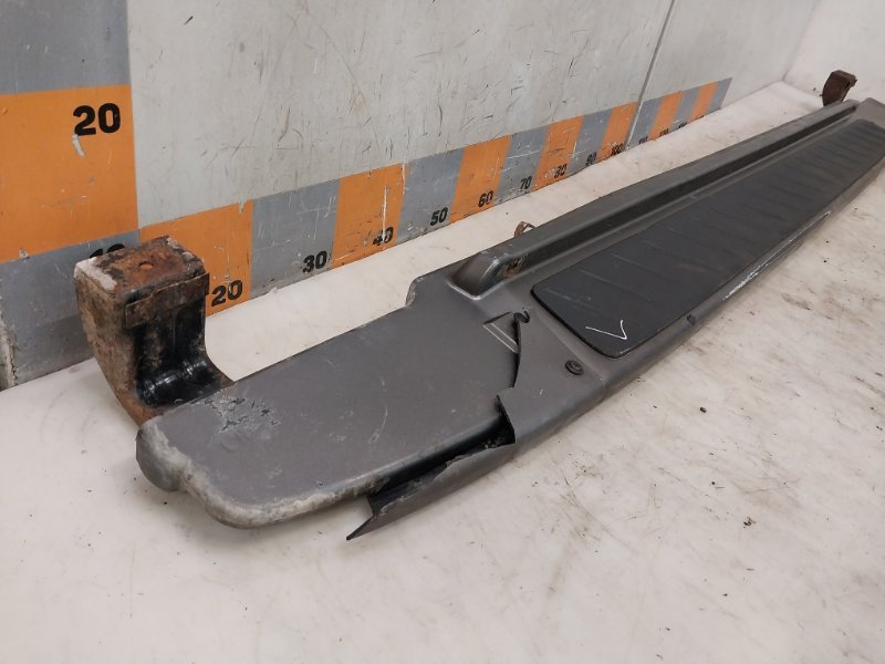 Подножка левая