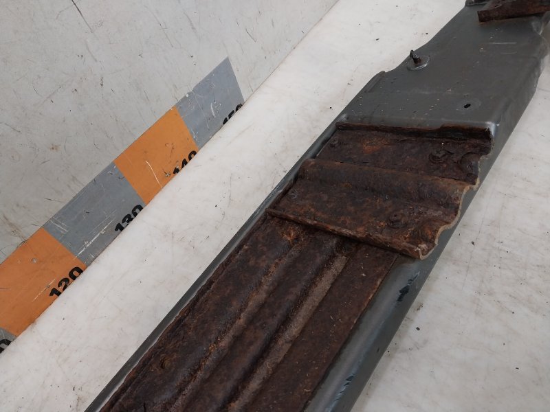 Подножка левая