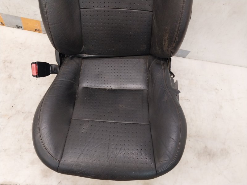 Сиденье переднее левое