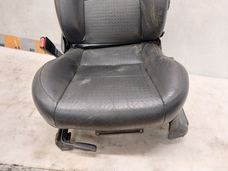 Сиденье переднее левое