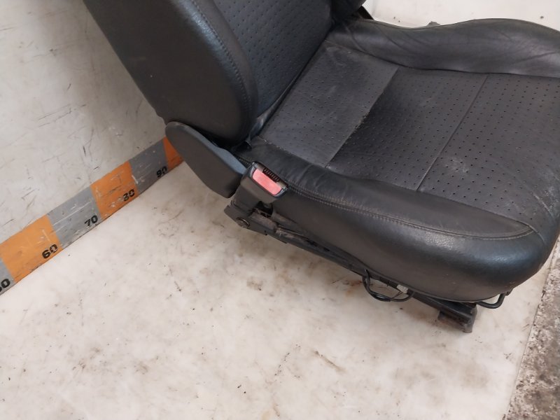 Сиденье переднее левое