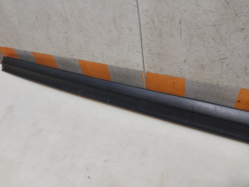 Накладка двери багажника