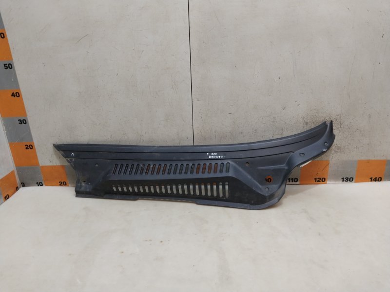 Планка под лобовое стекло