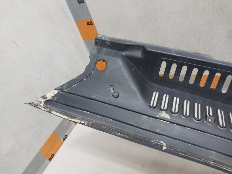 Планка под лобовое стекло