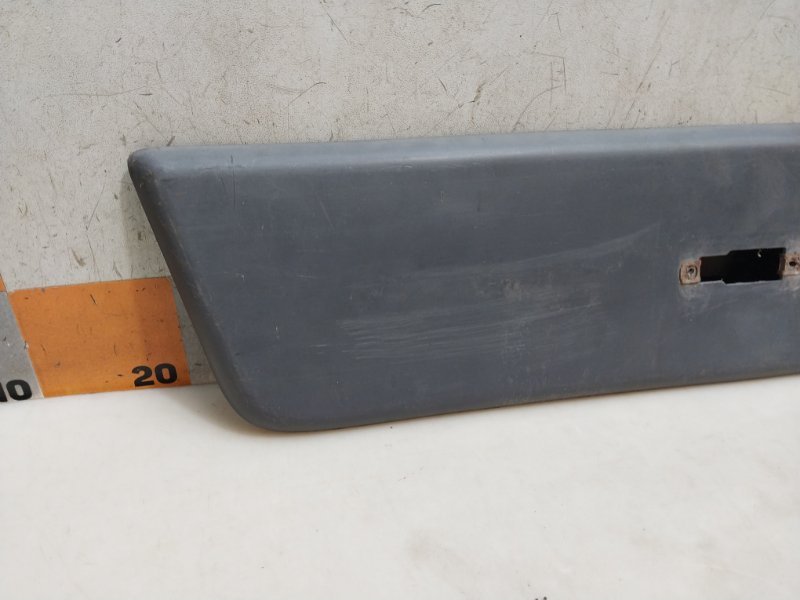 Молдинг заднего крыла правого