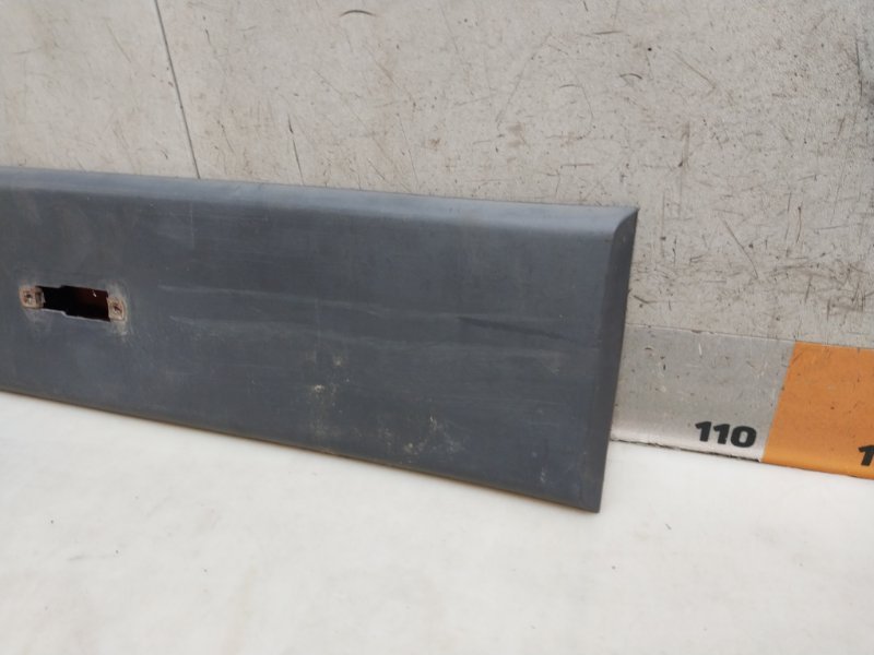 Молдинг заднего крыла правого