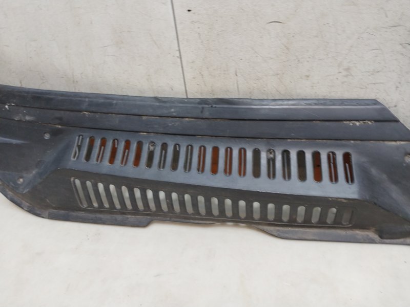 Планка под лобовое стекло